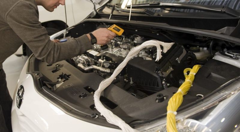  L'HYBRIDE : Faut-il mettre de l'huile moteur ?